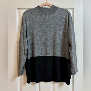 Karen Lessly Gray and Black Women's Sweater // Large